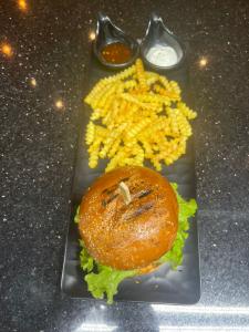 Cheezy Concept | 350,00